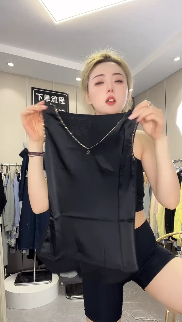 02于小北闪购清货女装