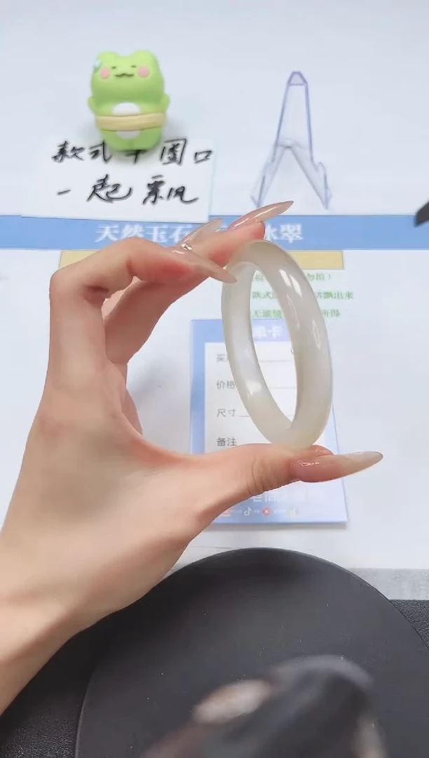 【闪购商品】石英质玉手镯未镶嵌A430-56.5