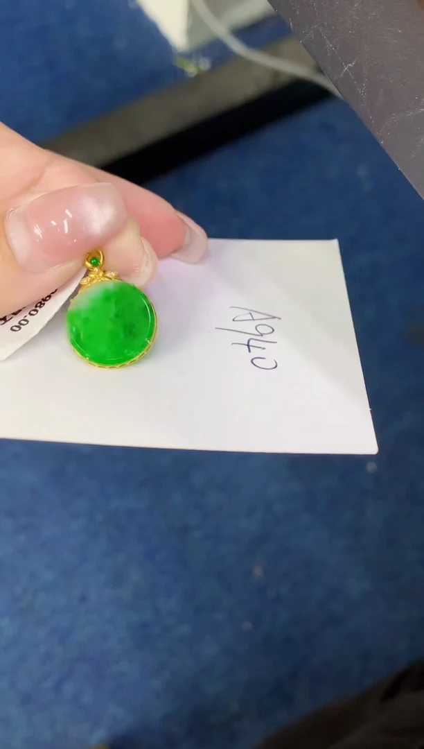 翡翠18K金镶嵌颈饰缅甸天然翡翠A货