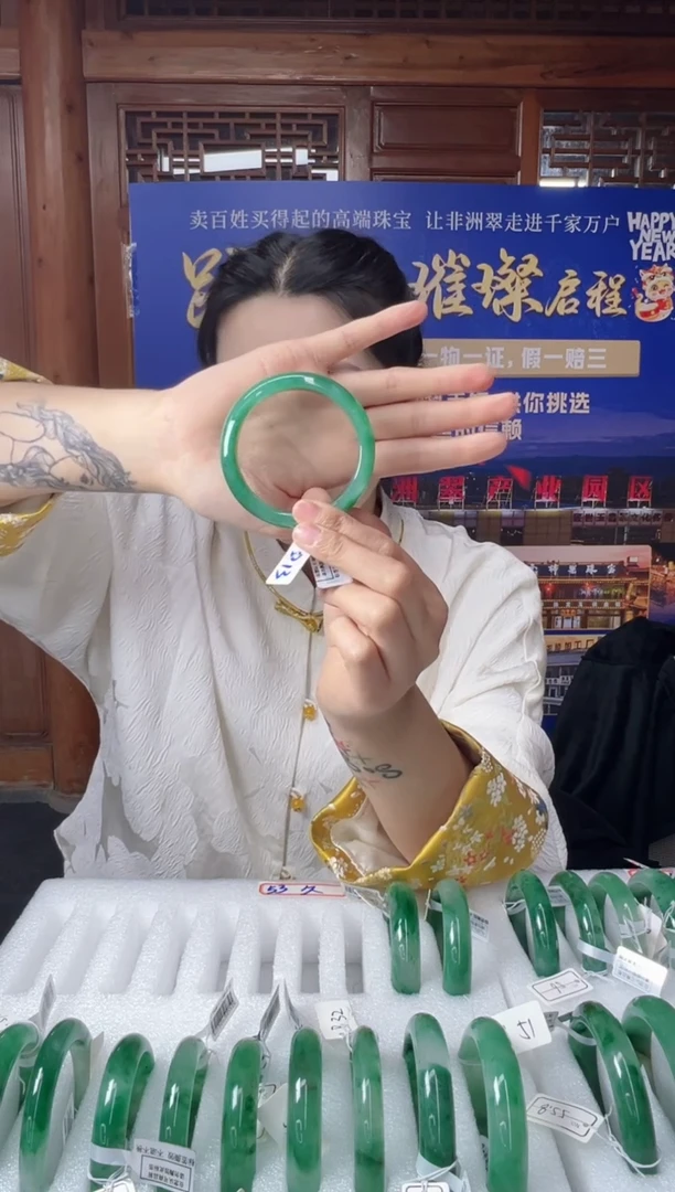 【闪购商品】石英质玉手镯未镶嵌1