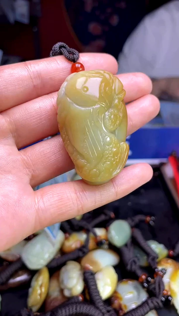 和田玉未镶嵌颈饰1