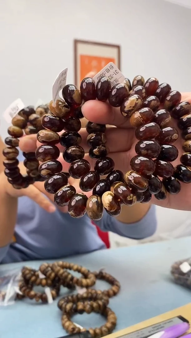 琥珀未镶嵌珠宝奇石假一罚十，一级溶洞多样性发一件031