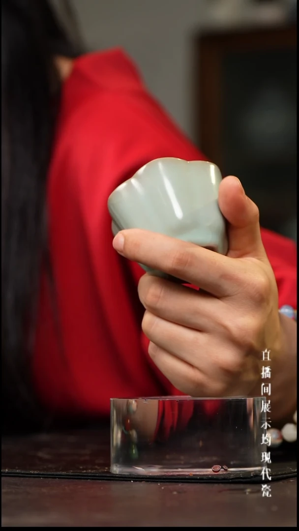 景德镇汝窑杯杯*。