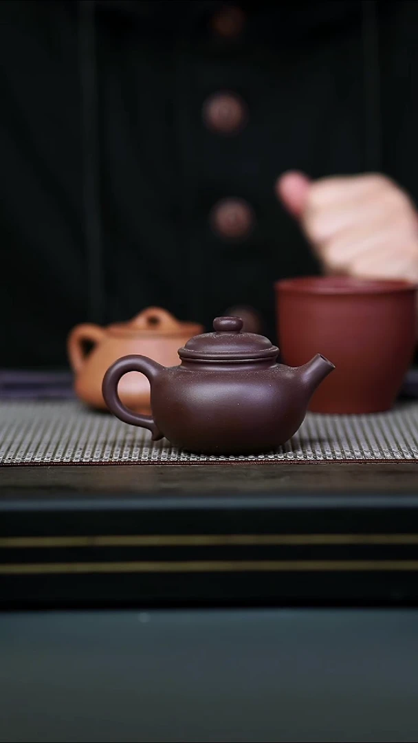 茶壶紫砂半手茄皮紫泥容天160cc