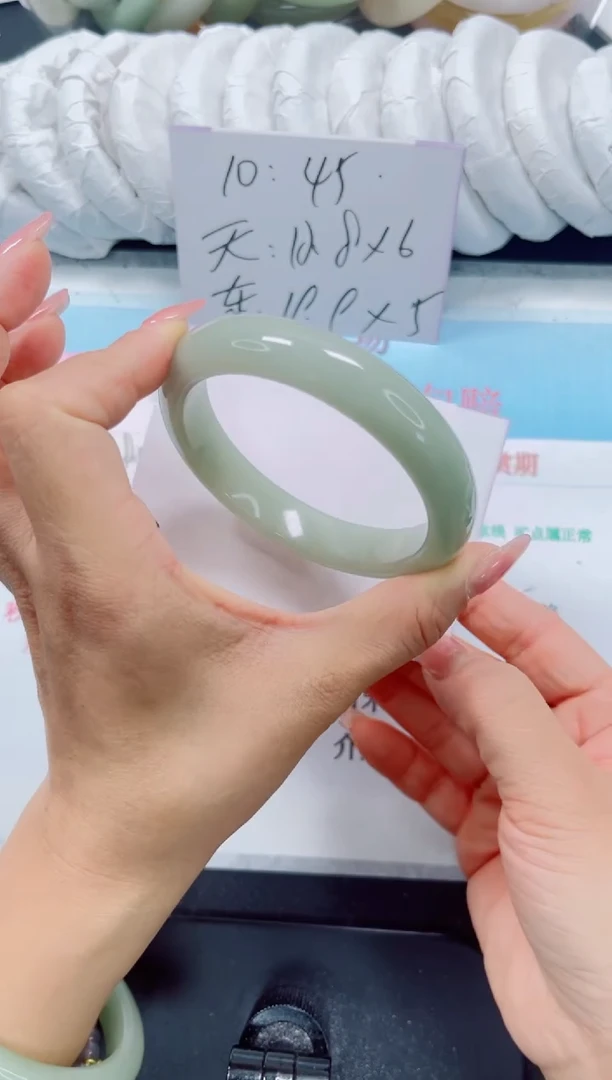 未镶嵌手镯石英质玉67-61.3