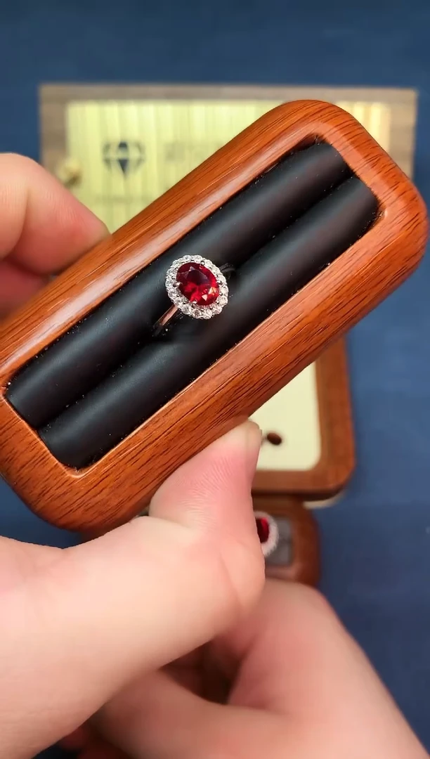 银S925镶嵌戒指红宝石......