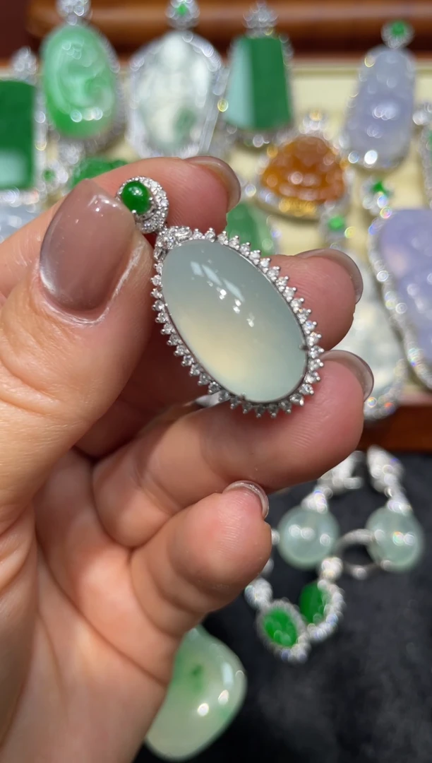 【闪购商品】翡翠颈饰18K金镶嵌翡翠228