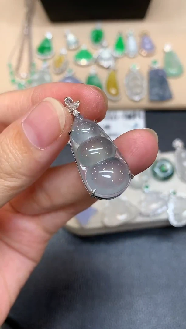 18K金镶嵌翡翠耳饰福豆【无服务费