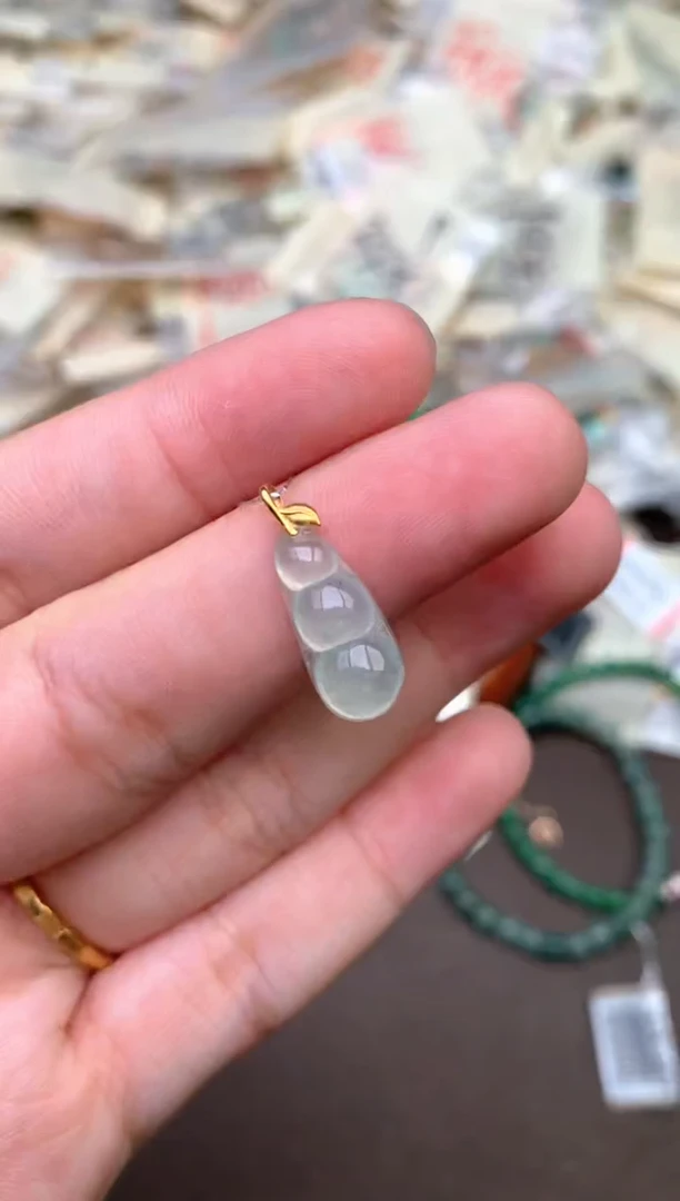 18K金镶嵌挂件翡翠—