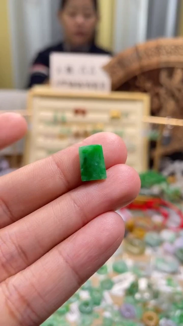 颈饰未镶嵌翡翠无事牌