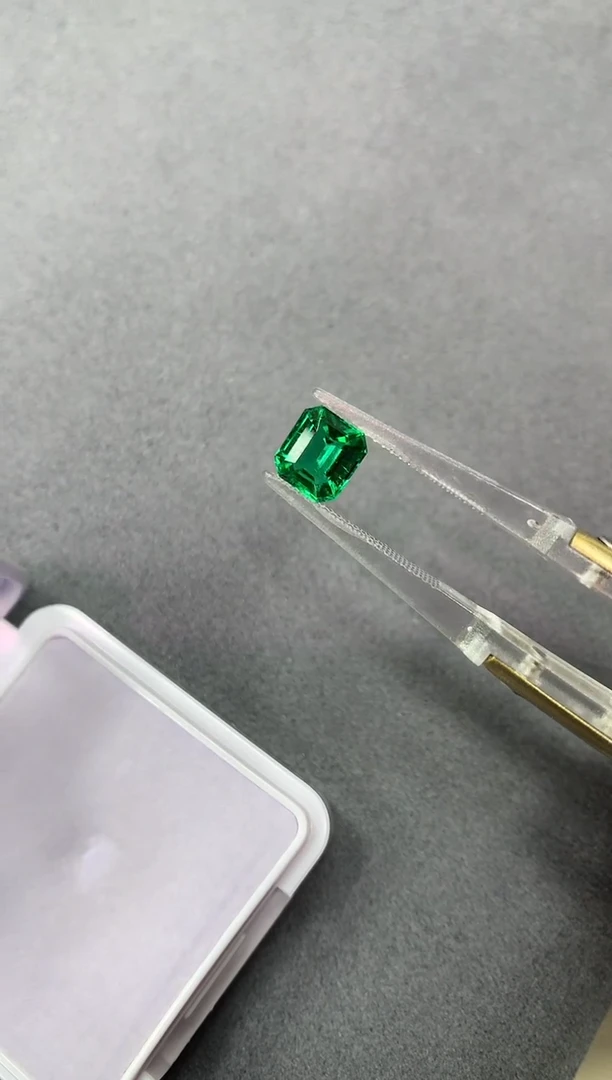 【闪购商品】祖母绿裸石未镶嵌1.35ct 极微油 GUILD