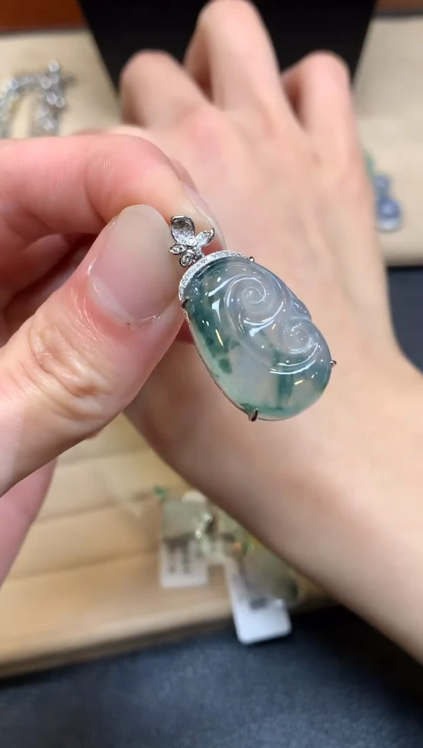 【闪购商品】翡翠颈饰18K金镶嵌如意【无服务费】