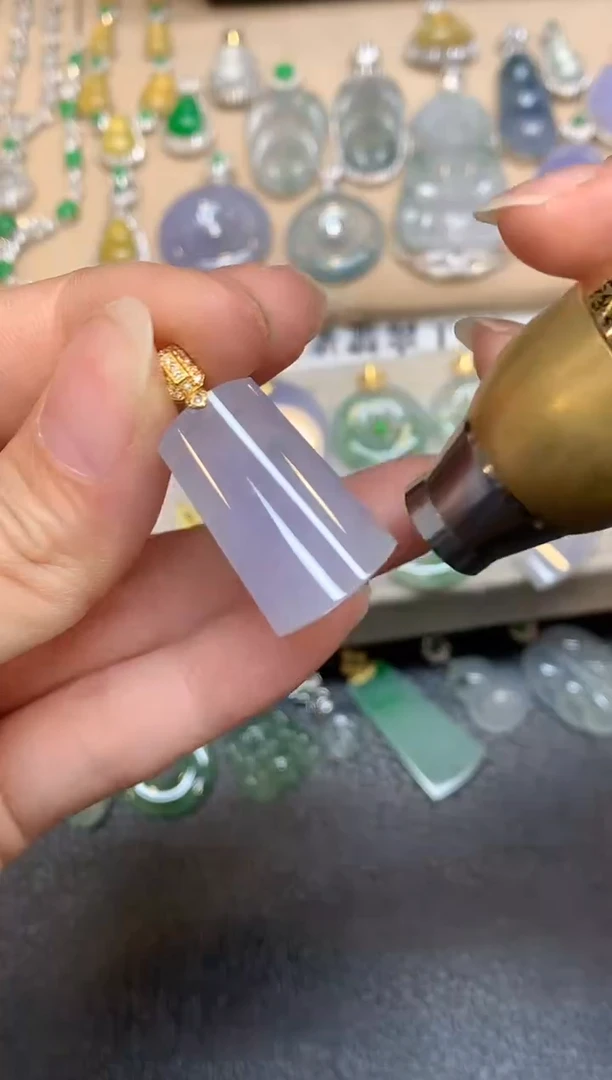 颈饰18K金镶嵌翡翠无事柱【无服务费