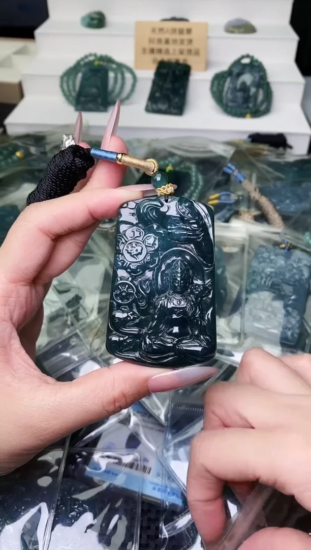 颈饰未镶嵌翡翠