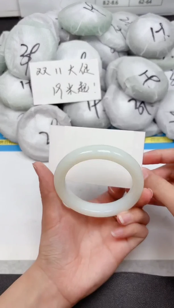 未镶嵌手镯石英质玉206-58.4