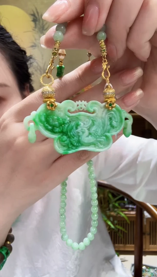 颈饰未镶嵌翡翠吊坠