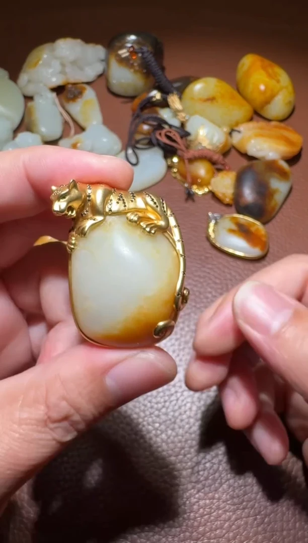 18K金镶嵌和田玉挂件和田玉