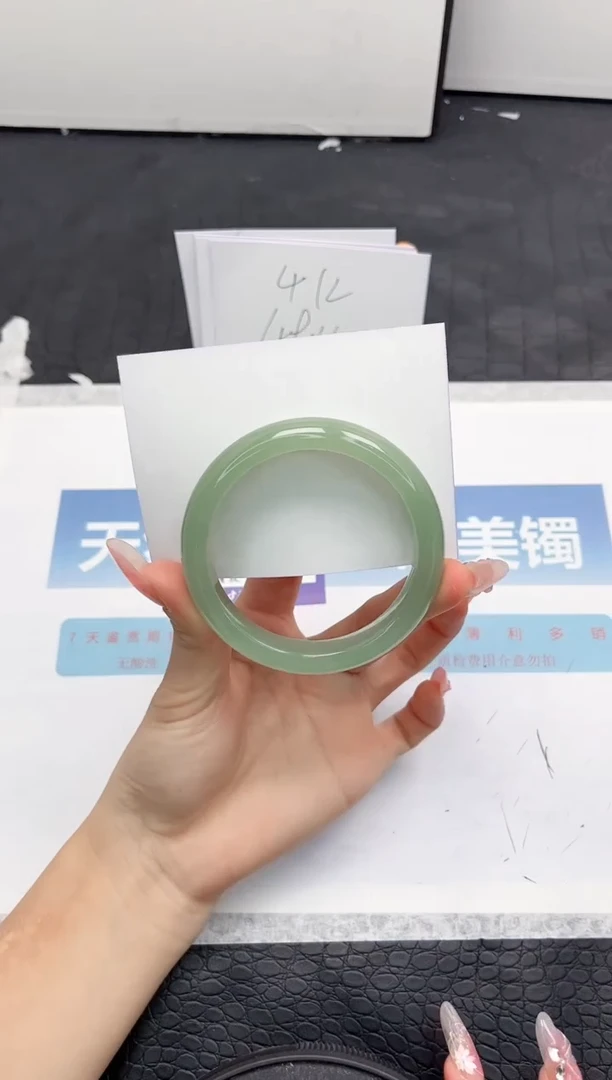 【闪购商品】石英质玉手镯未镶嵌158-56.4