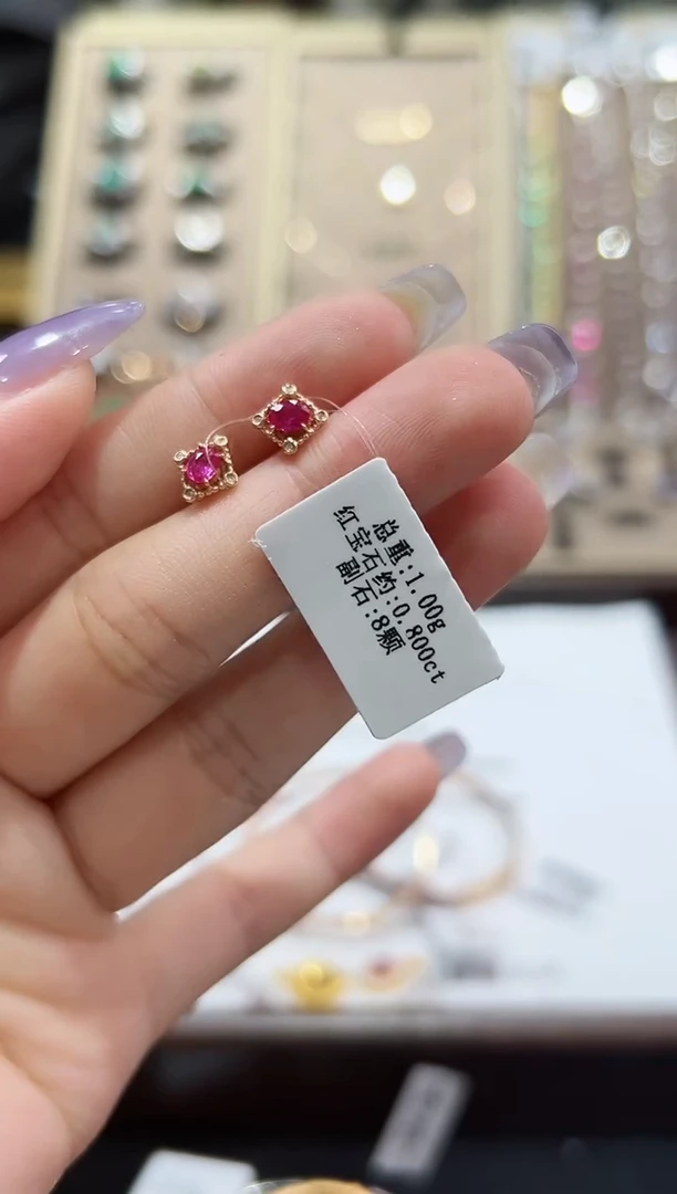 耳钉18K金镶嵌红宝石·