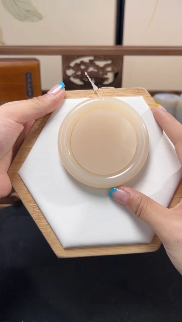 和田玉手镯未镶嵌55.5