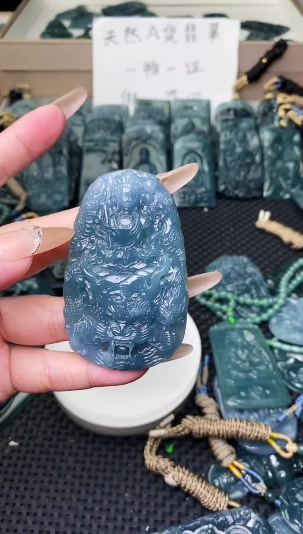颈饰未镶嵌翡翠