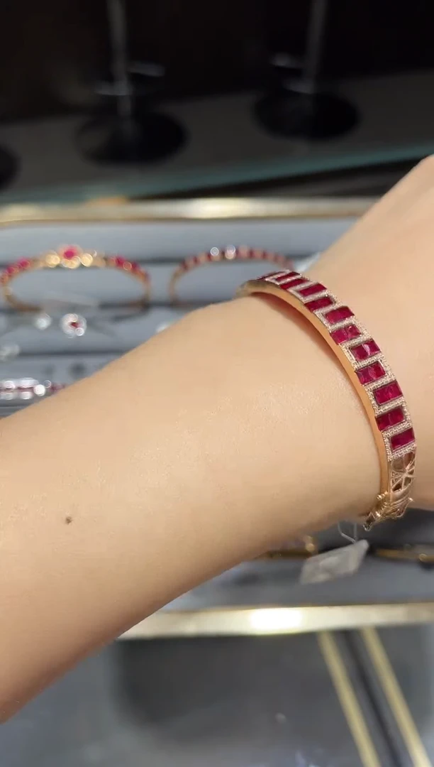 18K金镶嵌手镯红宝石1