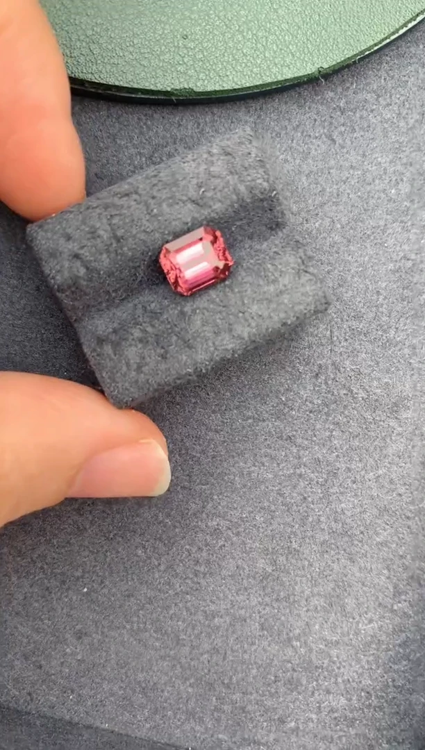 裸石未镶嵌碧玺1.9ct粉碧玺