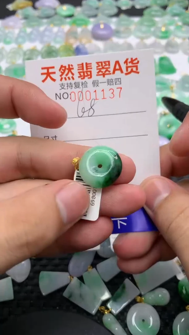 翡翠18K金镶嵌颈饰1111111111