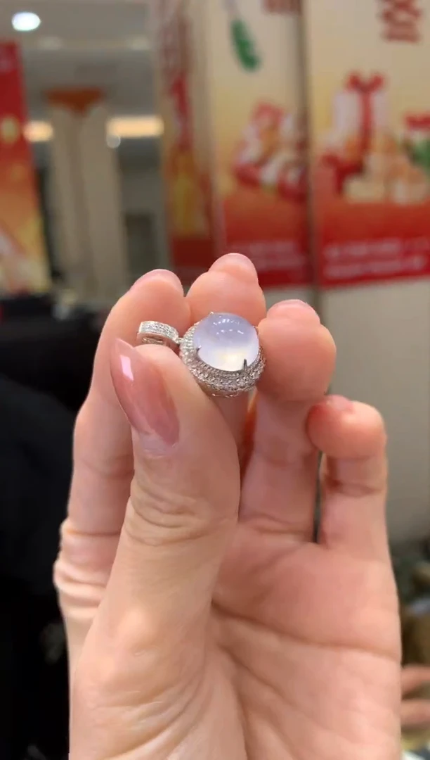 颈饰18K金镶嵌翡翠|不退不换