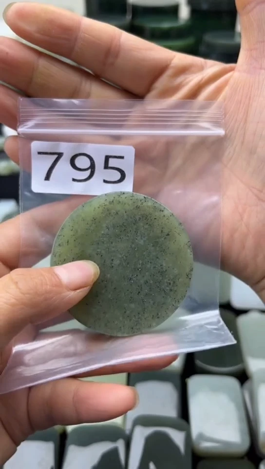 未镶嵌和田玉珠宝半成品镯芯