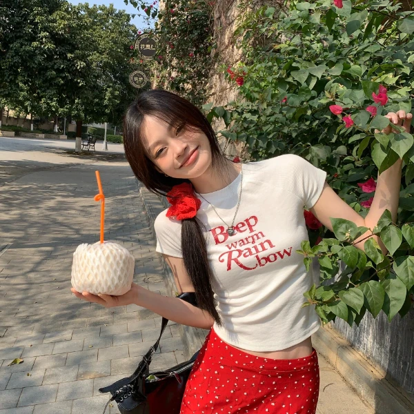 时尚修身显瘦正肩短袖T恤女夏季新款白色高弹圆领百搭小众上衣女
