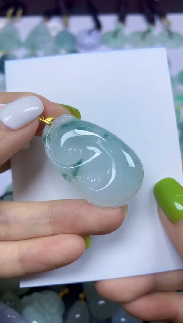 翡翠18K金镶嵌颈饰挂件