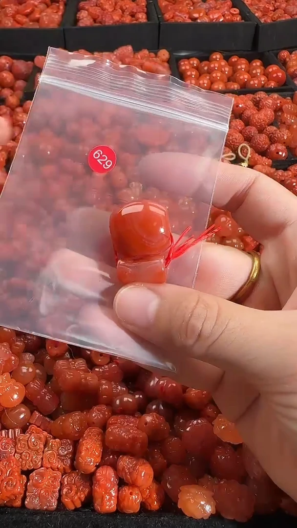 颈饰未镶嵌南红玛瑙1