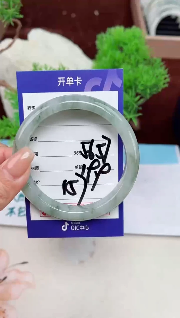 【闪购商品】石英质玉手镯未镶嵌157
