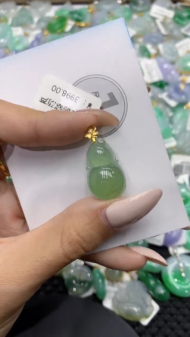 颈饰18K金镶嵌翡翠1111111111111