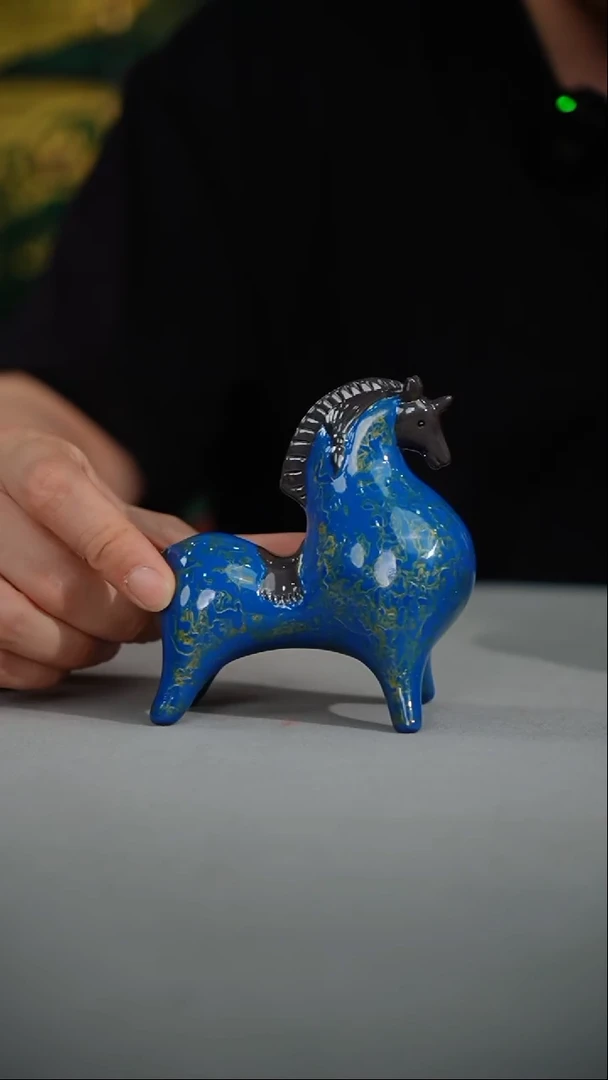 27-3犀皮唐马（蓝 扬州漆器厂）