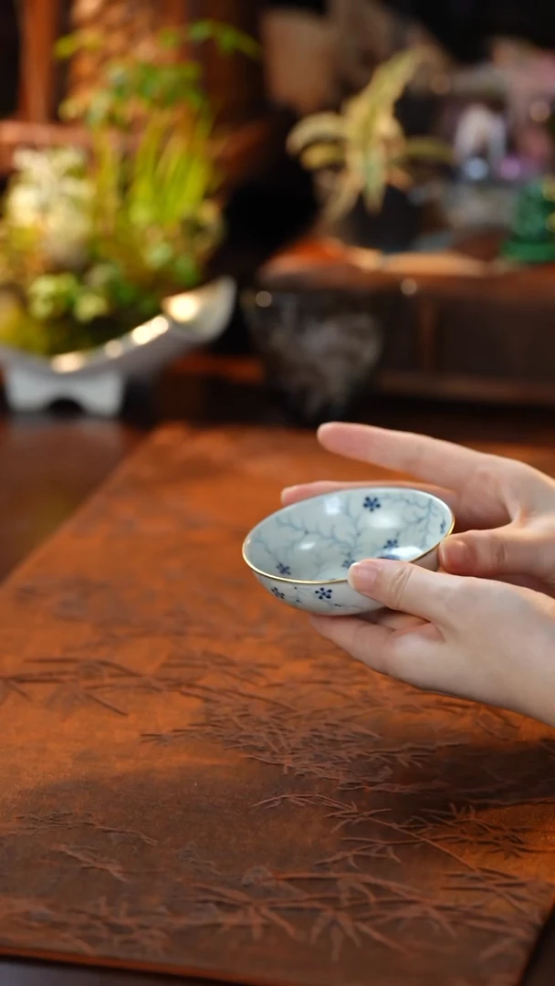 描金青花普洱杯