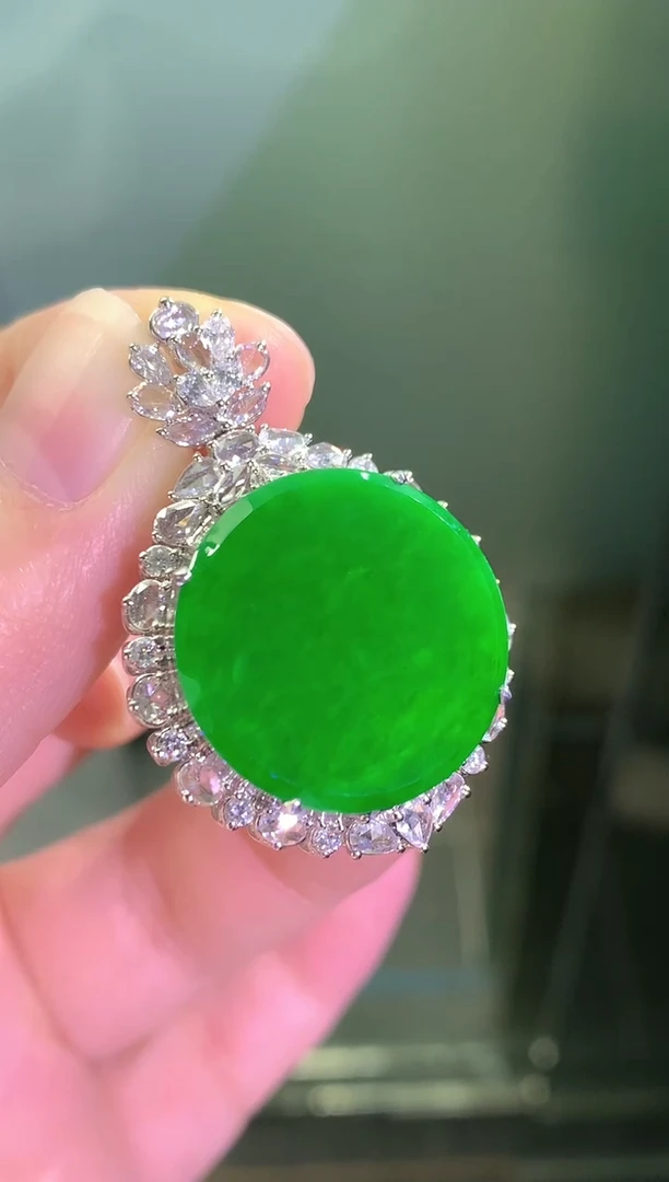 吊坠(不含链)18K金镶嵌翡翠高冰满绿无事圆牌