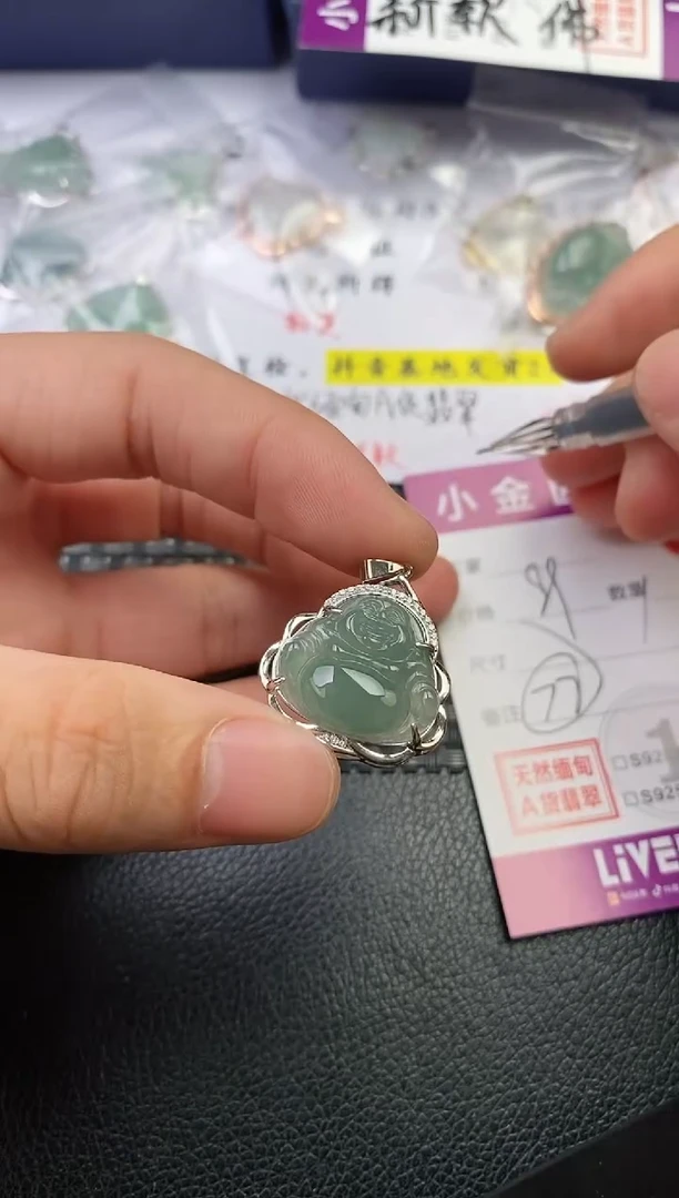 颈饰银S925镶嵌翡翠风****。挂件