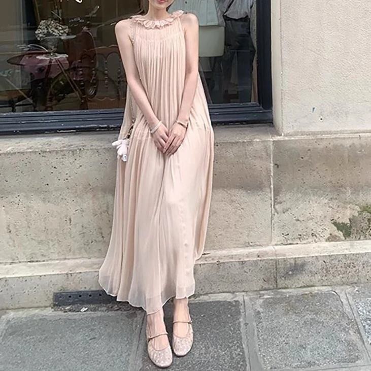 卡普里仲夏仙女裙刺绣花瓣领挂脖裙压褶无袖宽松慵懒风孕妈连衣裙