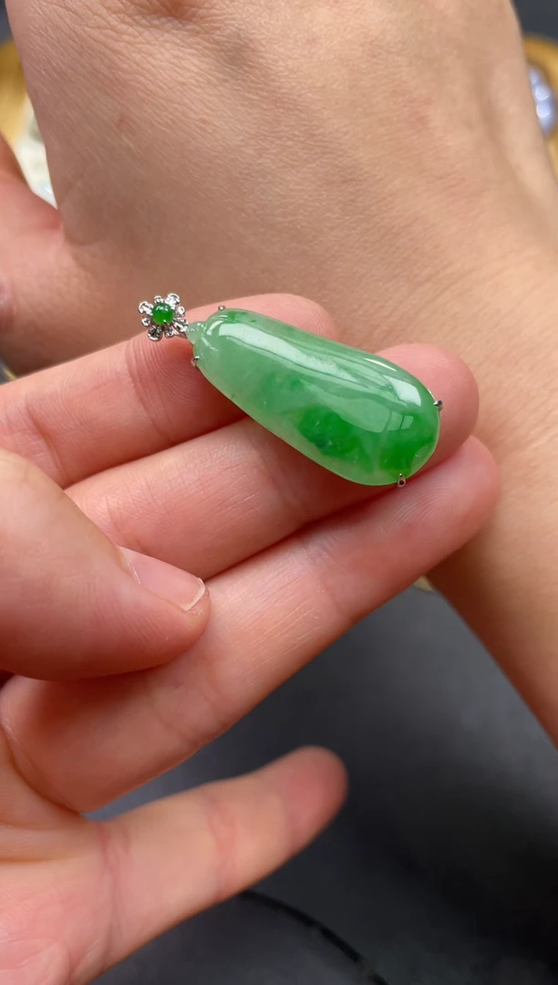 翡翠18K金镶嵌颈饰11.......