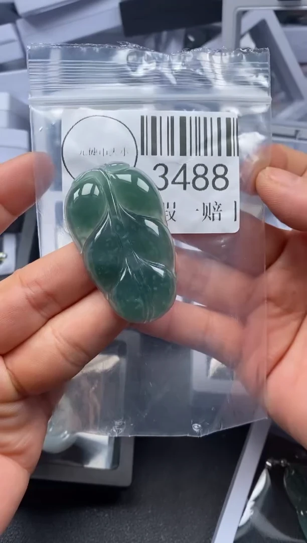 吊坠(不含链)未镶嵌翡翠3488