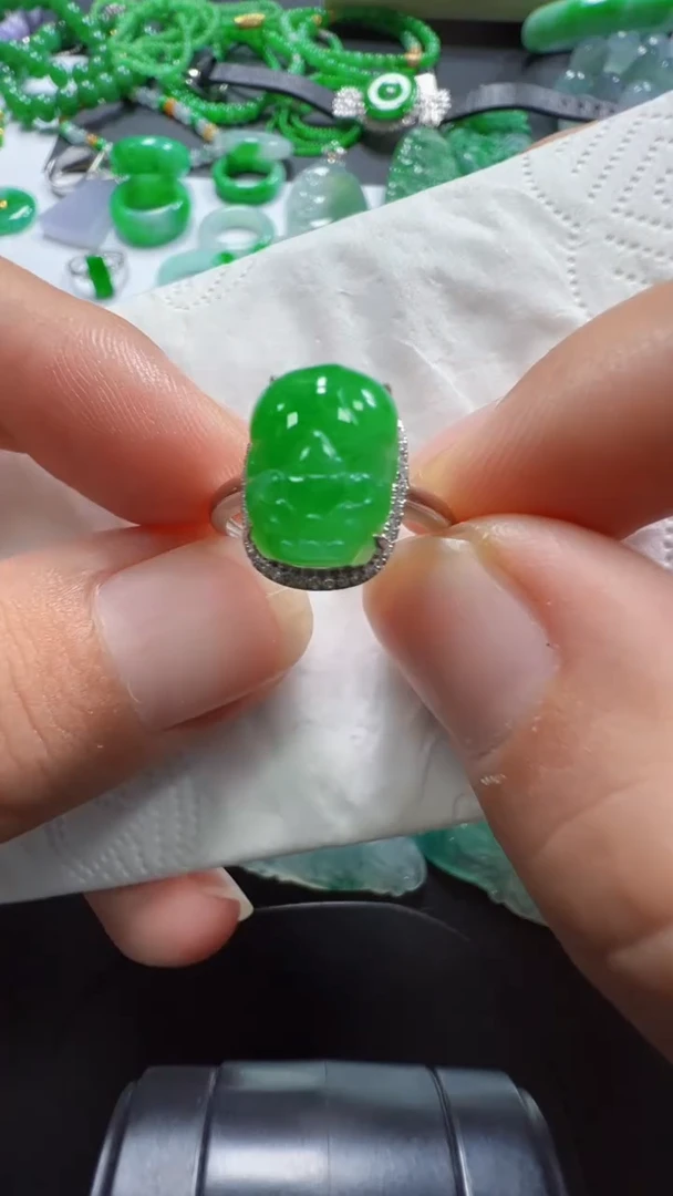 18K金镶嵌戒指翡翠6800