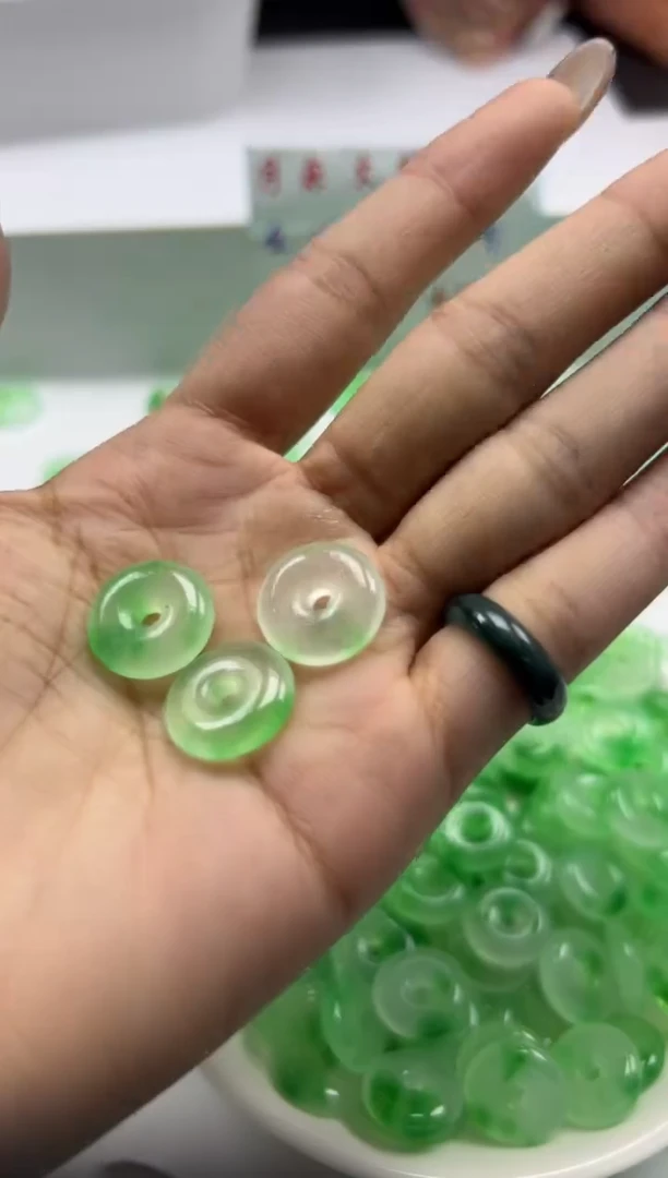 玛瑙/玉髓颈饰未镶嵌x678绿飘花平安扣15mm*2颗