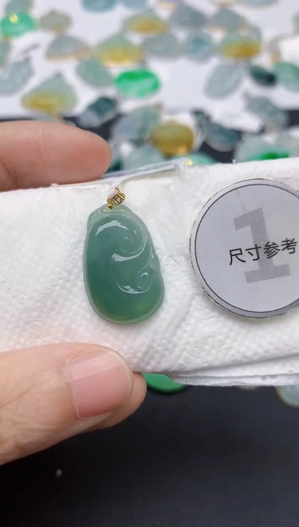 翡翠18K金镶嵌颈饰天然缅甸A货翡翠