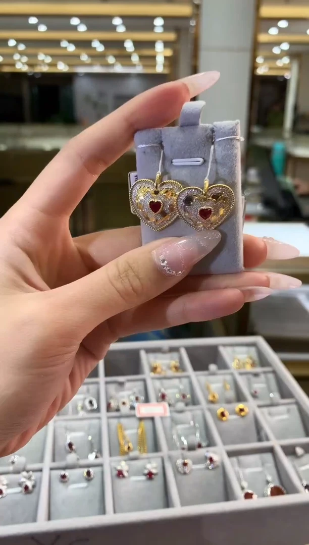 【闪购商品】红宝石吊坠18K金镶嵌吊坠多样性发一