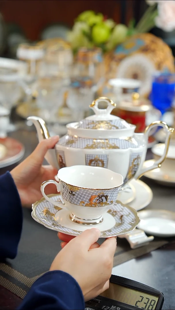 瓷片茶壶 1个 ，咖啡杯 4套   福利款