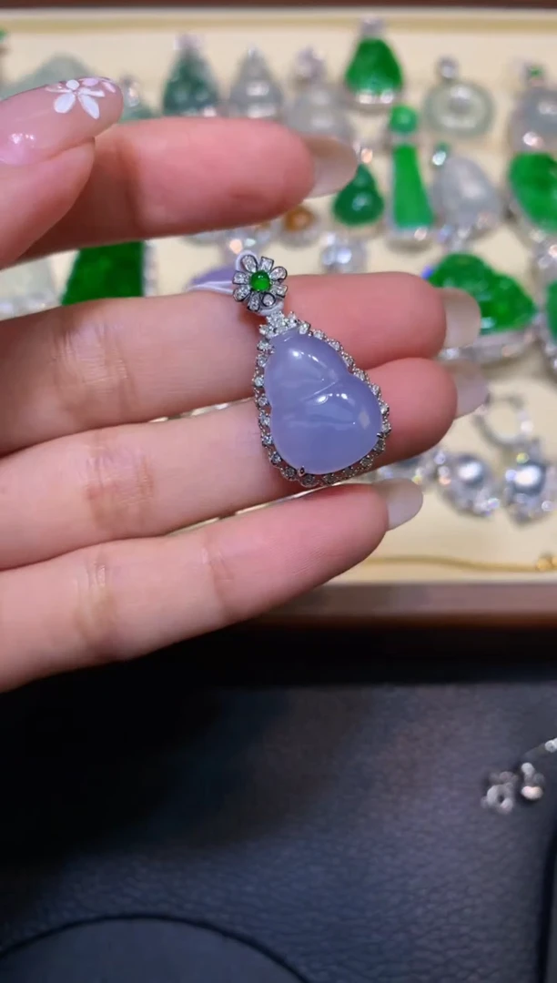 颈饰18K金镶嵌翡翠1