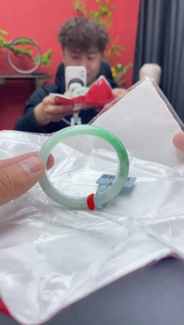 未镶嵌手镯（贵妃镯）翡翠4