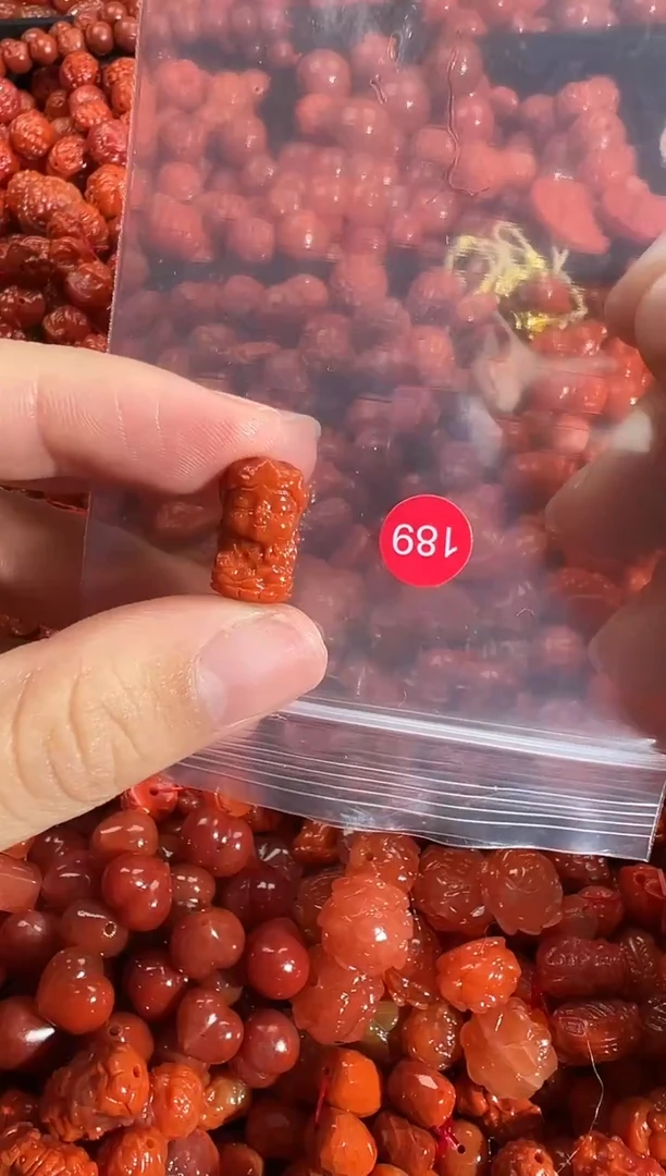 颈饰未镶嵌南红玛瑙1